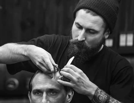 Photo of barber Alan Black at work